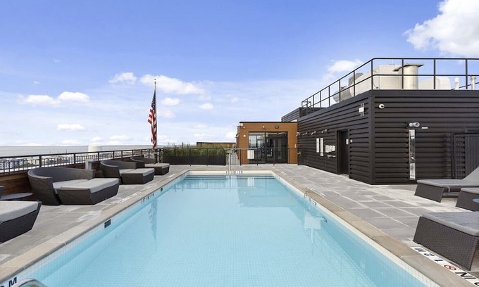 Lynn Wohnung | Luxurious Rooftop stay 5 min from Beach