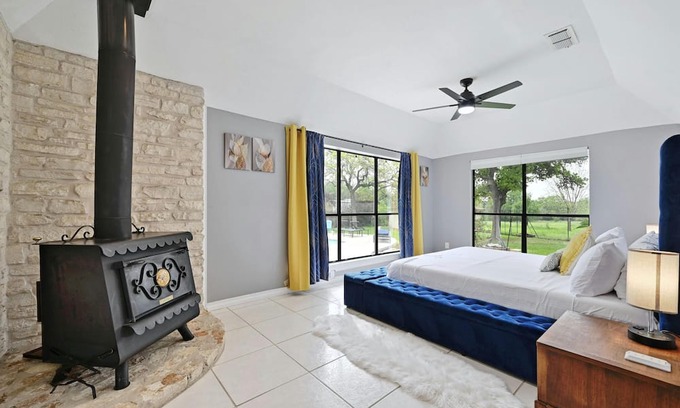 Manchaca Haus | Manchaca Home with Pool & Spa - Red Door Ranch!