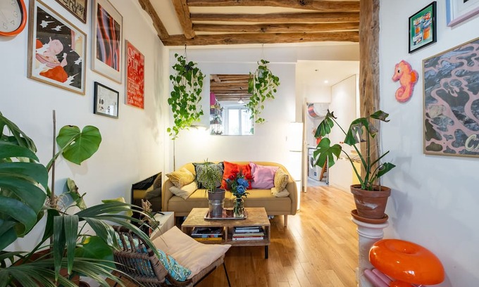 Quartier de la Folie-Mericourt Wohnung | Creative Bohemia, by Veeve