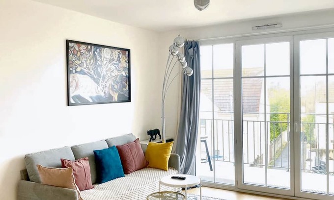 Les Luats Wohnung | Homerez - Beautiful apartement for 4 ppl. with balcony at Villiers-sur-Marne