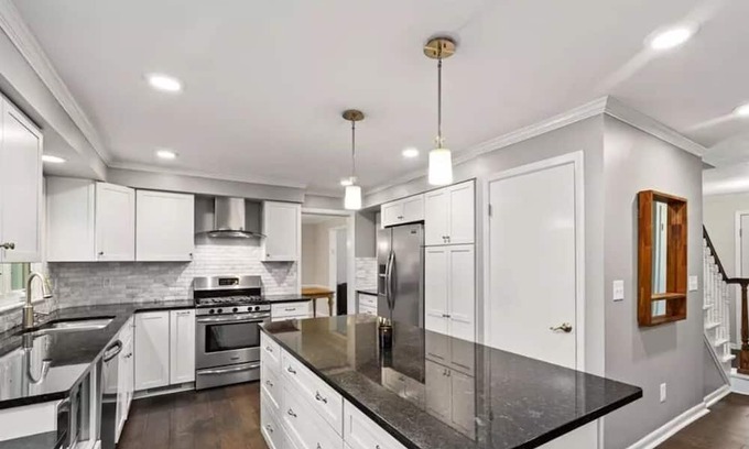 Beachwood Haus | Best vibes for the Solar Eclipse at this peaceful and centrally located getaway!