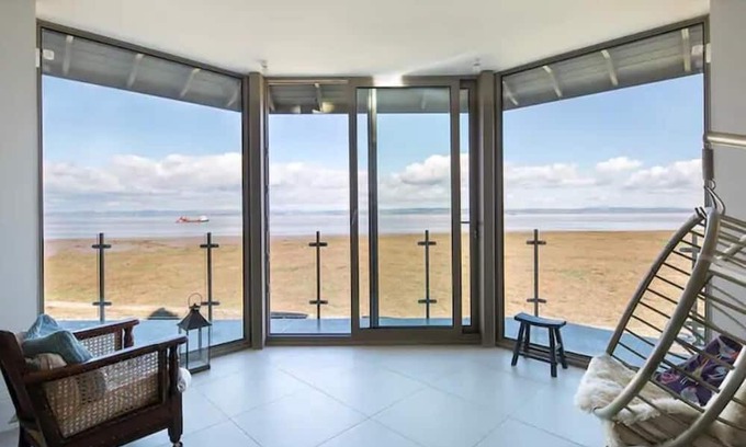 Portishead Haus | Captivating 7-Bed House in Bristol