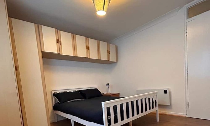 Whalebone Wohnung | Specious 1 Bed flat in east London with Parking and free wifi