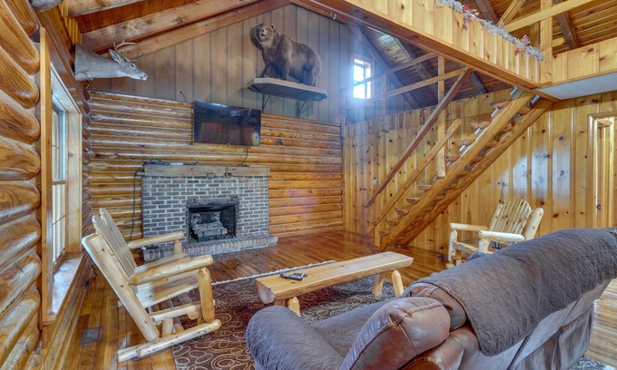 Wellston Kabine | Rustic Wellston Cabin w/ Pond & ATV Trail Access!