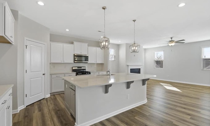 Wake Forest Haus | CUSTOM VILLA: MASTER ON 1ST FLOOR.