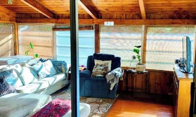 Framingham Haus | Quiet Home in a Safe Metro-west Boston Town