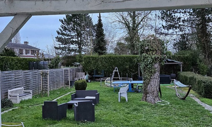 Senlis Haus | Homerez - Nice house for 7 ppl. with garden, terrace and balcony at Senlis