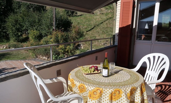 Sainte-Croix Wohnung | Cosy apartment for 6 guests with WIFI, terrace and parking