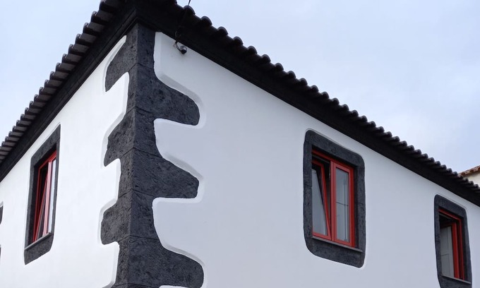 Angra do Heroismo Haus | Holiday Home 'Casa Do Poço - Casa Grande' with Shared Terrace and Wi-Fi