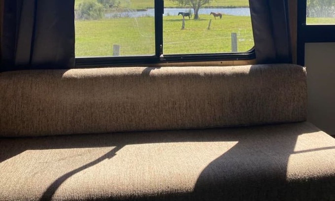 Raworth Haus | Cosy van in private setting with stunning views of the Hunter River.