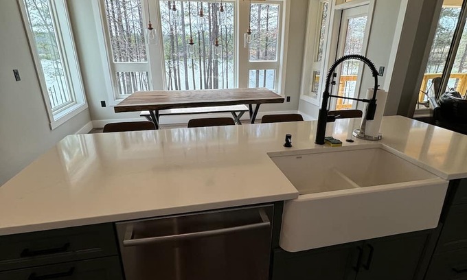 Granite Falls Haus | Coveside Drive - Beautiful Lakefront Home!