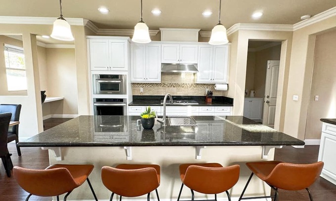 Eastvale Haus | Cozy Stay Near Med Center Ideal for Long Visits