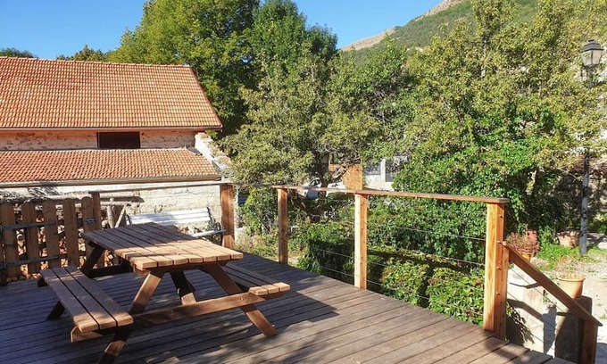 Chateauneuf-d'Oze Haus | Homerez - Big house for 12 ppl. with garden and terrace at Châteauneuf-d'Ozé