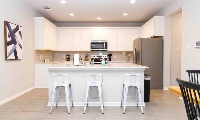 Williamson County Haus | Spacious home to meet all of your needs.