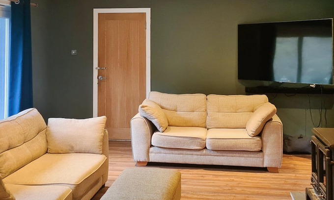 Cowal Peninsula Hütte | 4 bedroom accommodation in Loch Eck, near Dunoon