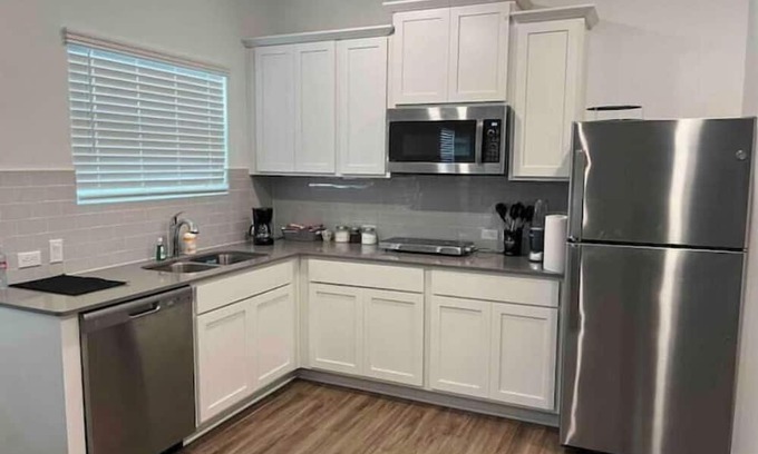Leander Wohnung | Modern, 1 BR private suite with kitchen