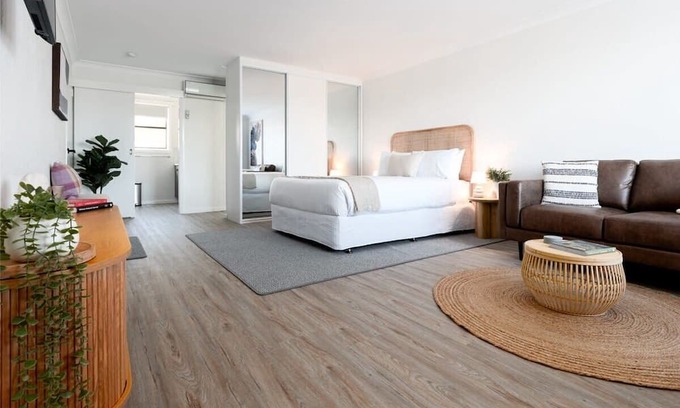 Riverside Wohnung | Cute and Cosy Studio with Parking & WiFi