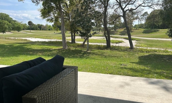 Deltona Lakes Haus | Private Luxury Guest Room w/ Golf Course Access Separate Entrance