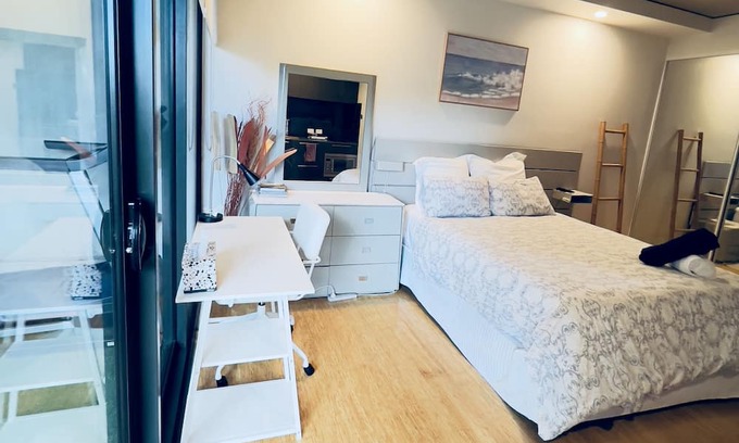 Dickson Wohnung | Capital City Studio on Northbourne Ave, offering both comfort and functionality.