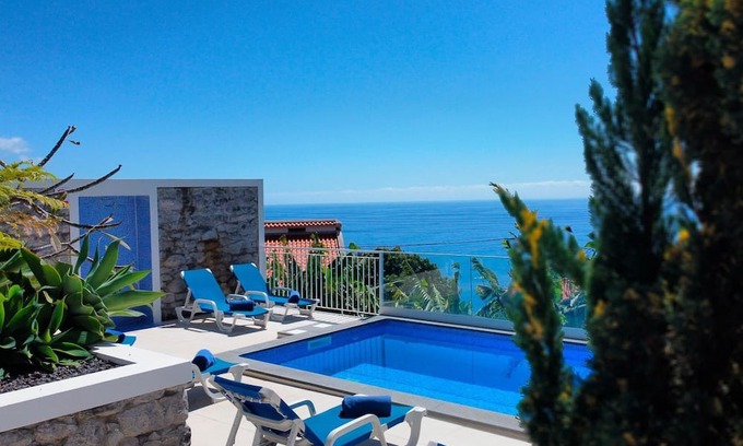 Estrela da Calheta Haus | Casa das Flores by LovelyStay