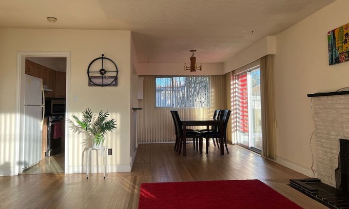 Delta Haus | Private Designer Room with Patio near Sungod Rec Center