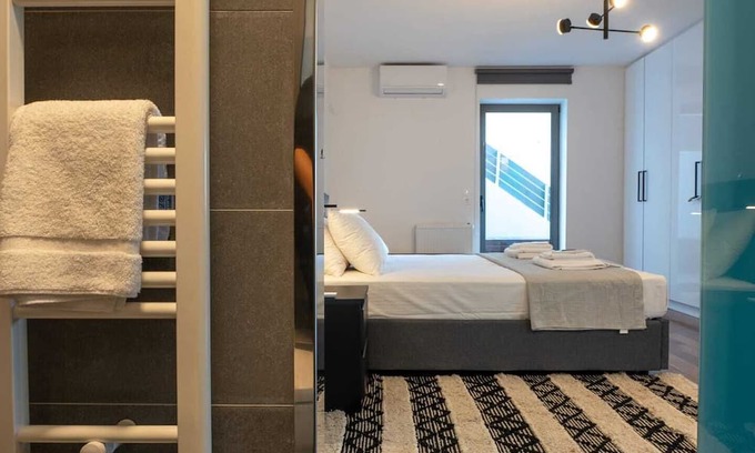 Saronida Wohnung | Saronida Apt with private pool 300m from the beach
