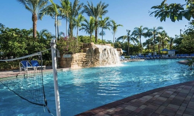 Weston Resort | Luxury One Bedroom and One Bathroom Unit with Full Amenities