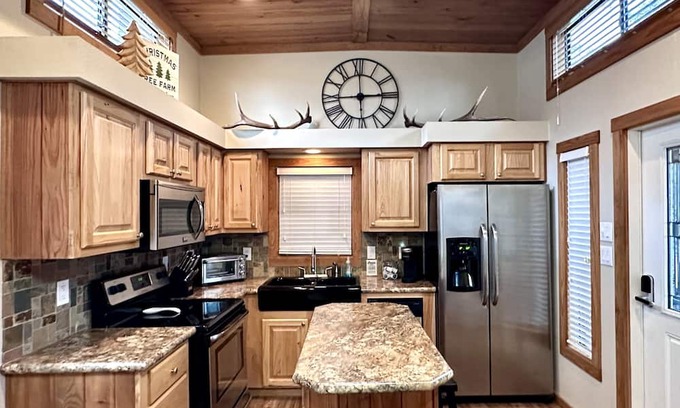 Lindale Kabine | Cozy cabin on the edge of the woods yet close to downtown Lindale.