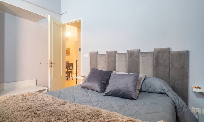 Belpasso Haus | Holiday Home 'Le 100 Sculture Apartment' with Mountain View, Wi-Fi and Air Conditioning