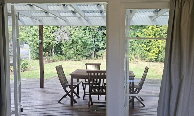 Holdens Bay Haus | Holden's Bay Hideaway MBT