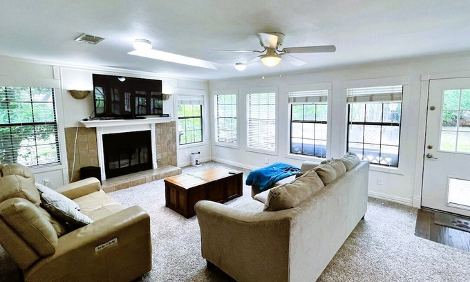 Farmers Branch Haus | Sunny & Spacious Perfectly Located Home in Lovely Farmers Branch
