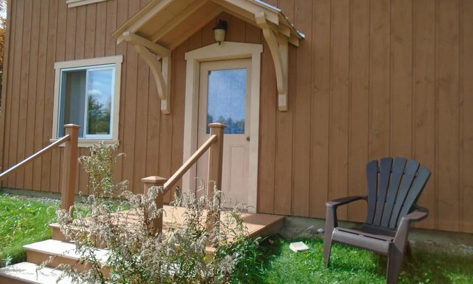 Tay Valley Hütte | Quiet cottage next to a peaceful home on 27 forested acres 1 hr. west of Ottawa