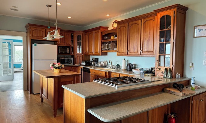 Lawrencetown Haus | Amazing ocean view , Private access to beach 🏖️.