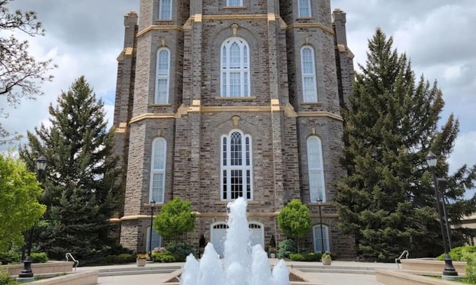 Logan Haus | Beautiful bedroom - shared bathroom