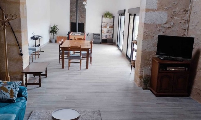 Frontenac Haus | Homerez - Spacious house for 6 ppl. with terrace at Frontenac
