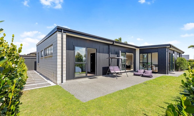 Papamoa Beach Haus | Sol Escape - Papamoa Beach Holiday Home