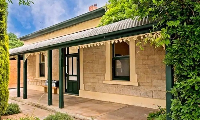 Angaston Haus | Chilli's Cottage: Entire pet friendly home in the Barossa Valley