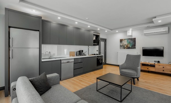 Lara Wohnung | Modern Flat w Patio and Garden 5 min to Lara Beach