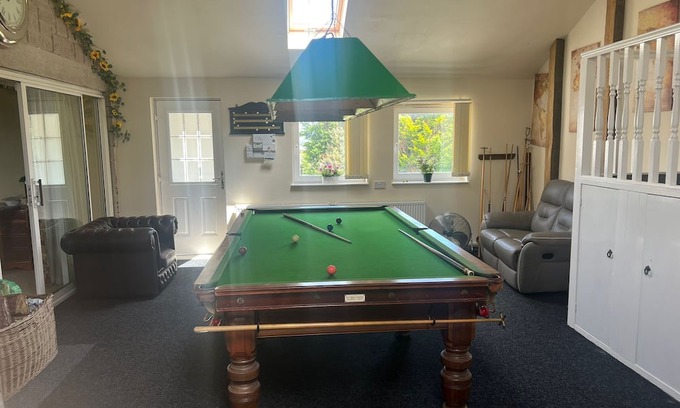 Hurdlow Haus | Greystones nawab annexe 1 farmhouse/smallholding 3bedroom in peak park Buxton