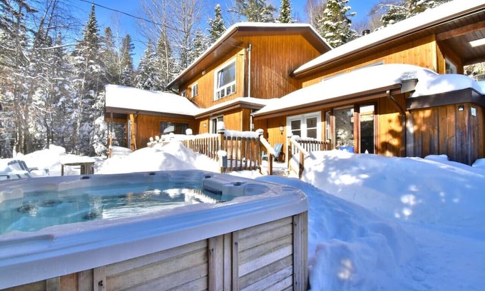 Sainte-Lucie-des-Laurentides Skihütte | Expériences Acem - SPA + VUE + LAC Avec Embarcations, Kayaks et Pédalos