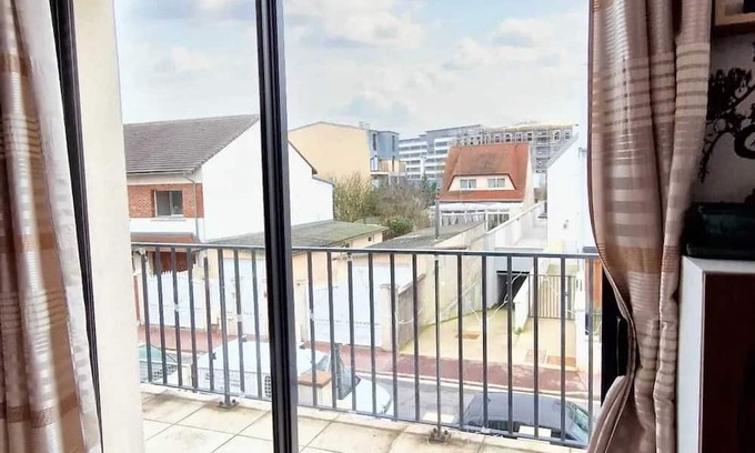 Clamart Haus | Homerez - Charming House in Clamart with Garden and Jacuzzi