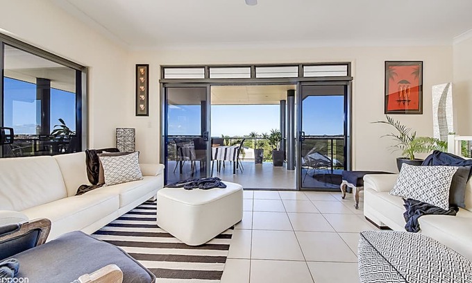 Yeppoon Haus | POOL WITH SEAVIEWS AND ENDLESS ENTERTAINING