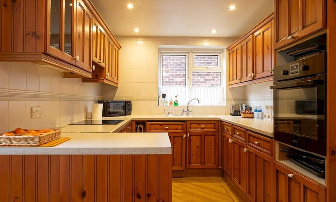 Loughton Haus | Epping Haven with Garden Oasis | Pass The Keys