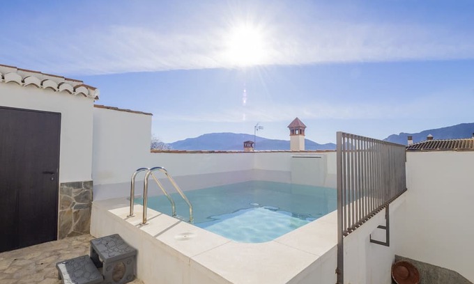 Zafarraya Hütte | Cubo's La Casa de Tita Elvira Family 16 PAX / community pool / adapted bathroom / free wifi