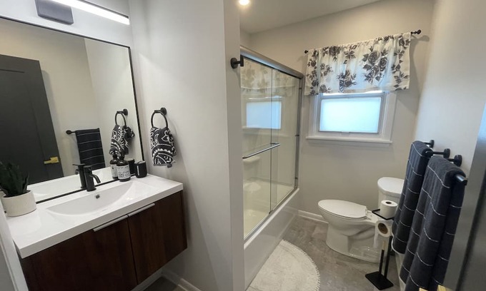 East Syracuse Haus | Private Home in the heart of East Syracuse