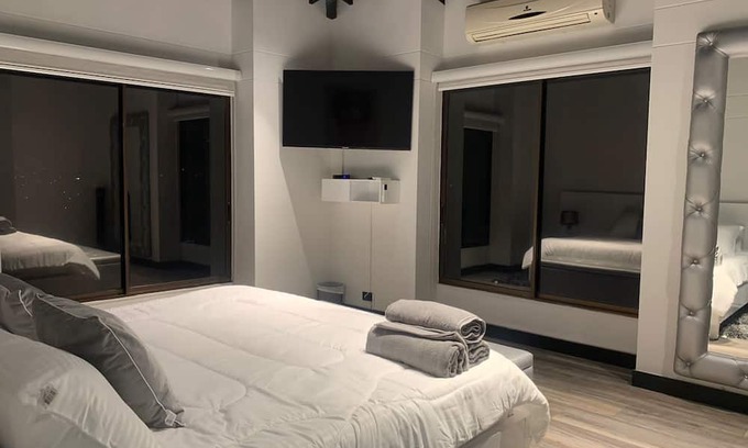 El Tesoro Villa | 5 bedroom El tesoro Villa, Large Jacuzzi