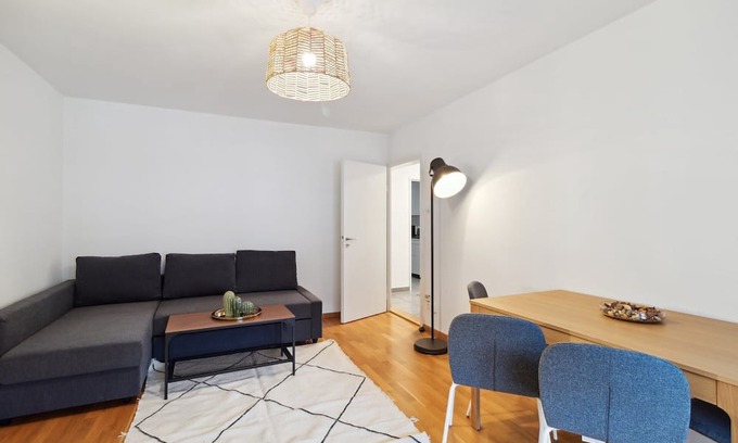 Wiedikon Wohnung | Small Apartment just 17 Mins from Zurich Center