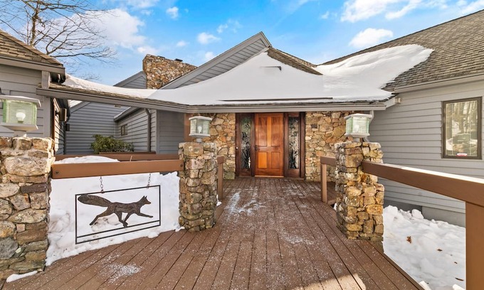 Roseland Haus | Dragon's Back with Wintergreen Advantage
