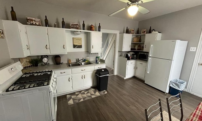 Saginaw Haus | The One Eared Rabbit-entire home in Saginaw