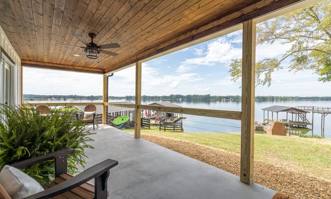 Centre Haus | Sunset Paradise on Weiss Lake